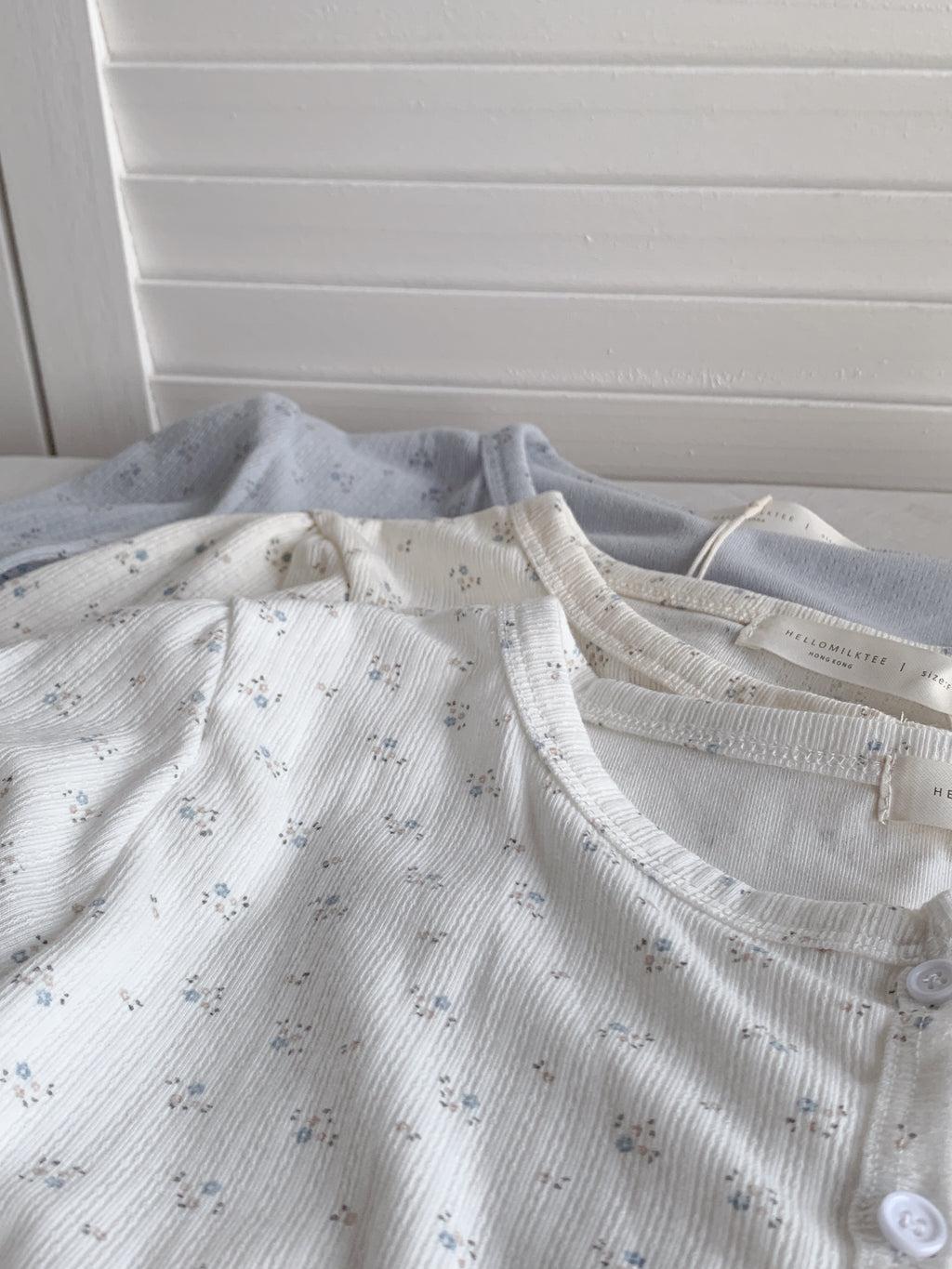 HELLO MILK TEE- 86582  碎花上衣