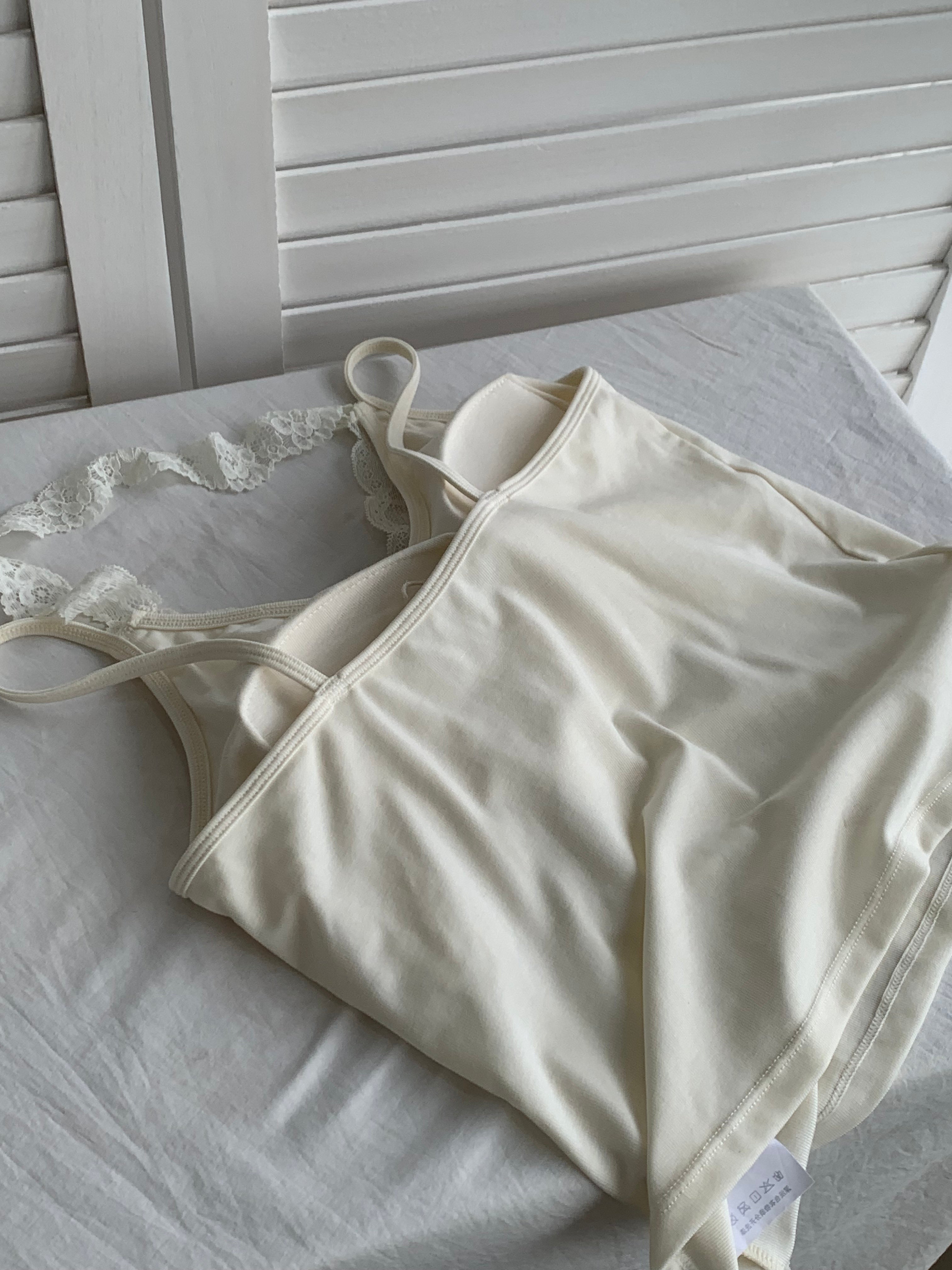 HELLO MILK TEE- 86787   掛脖蕾絲衫