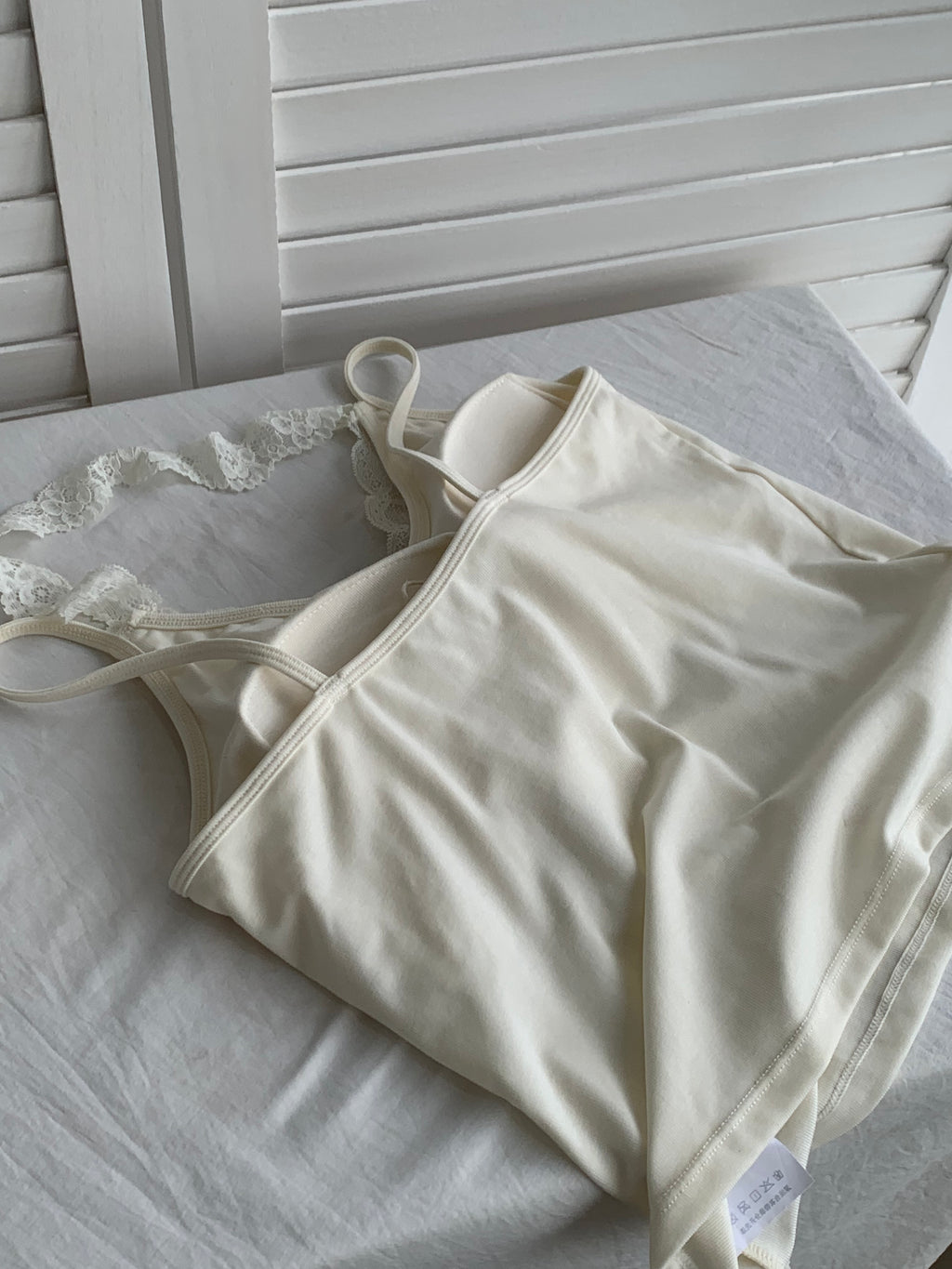 HELLO MILK TEE- 86787   掛脖蕾絲衫