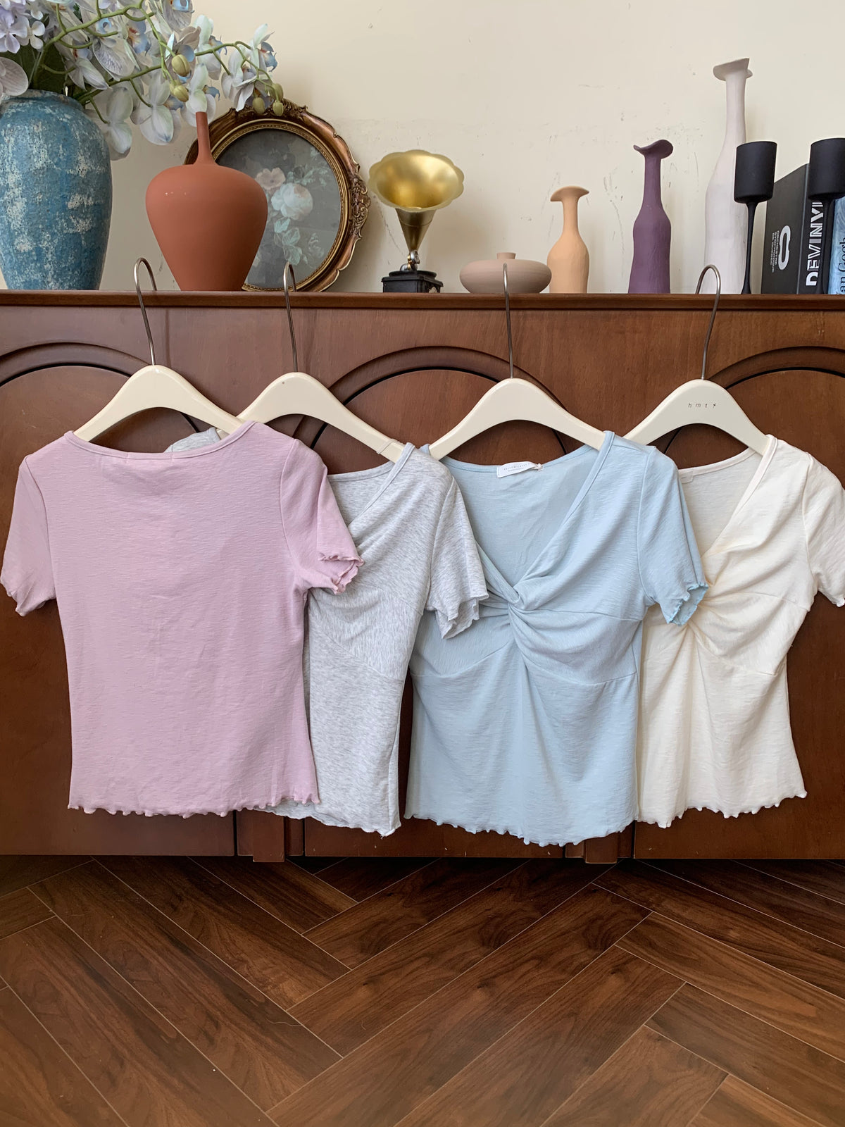 HELLO MILK TEE- 86851   V領小衫
