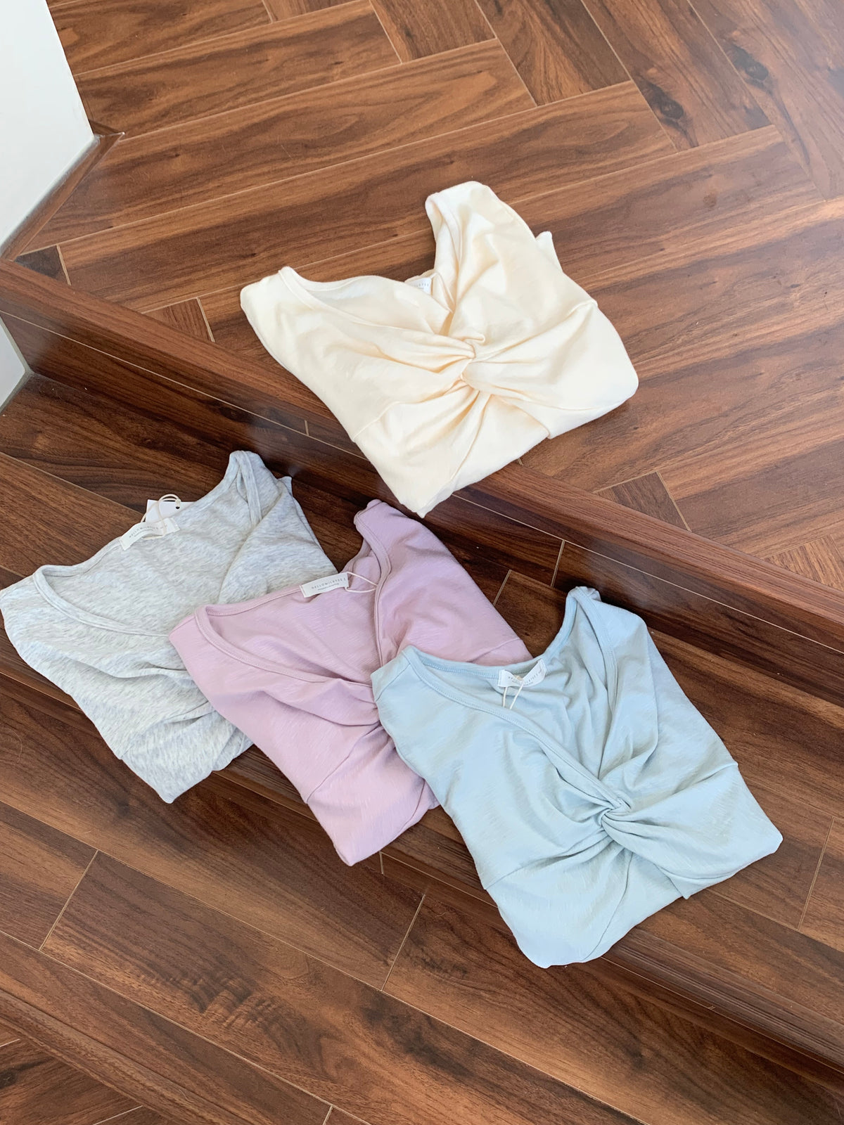 HELLO MILK TEE- 86851   V領小衫