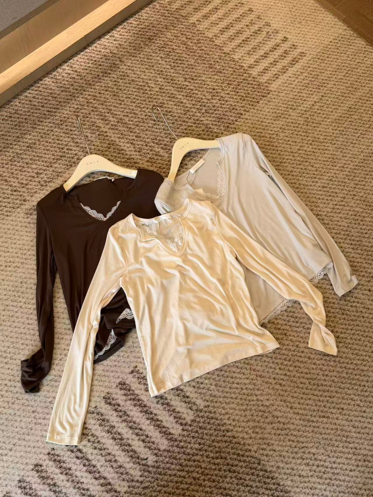 HELLO MILK TEE- 86915 拼接蕾絲衫