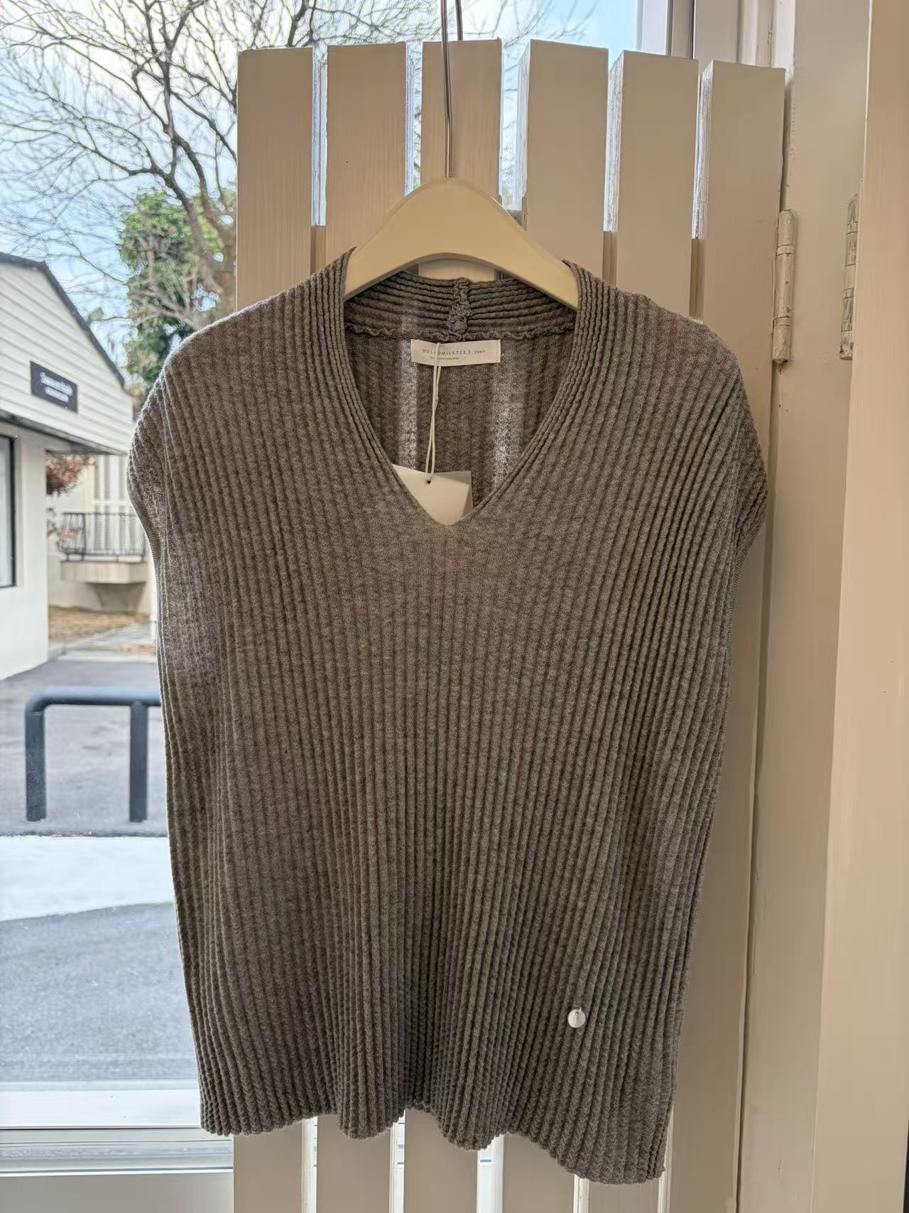 HELLO MILK TEE- 86963 V領上衣