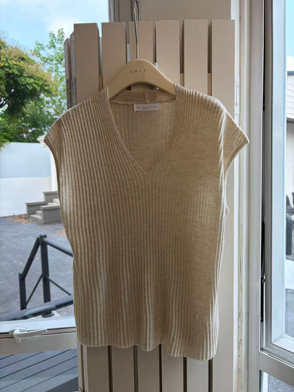 HELLO MILK TEE- 86963 V領上衣