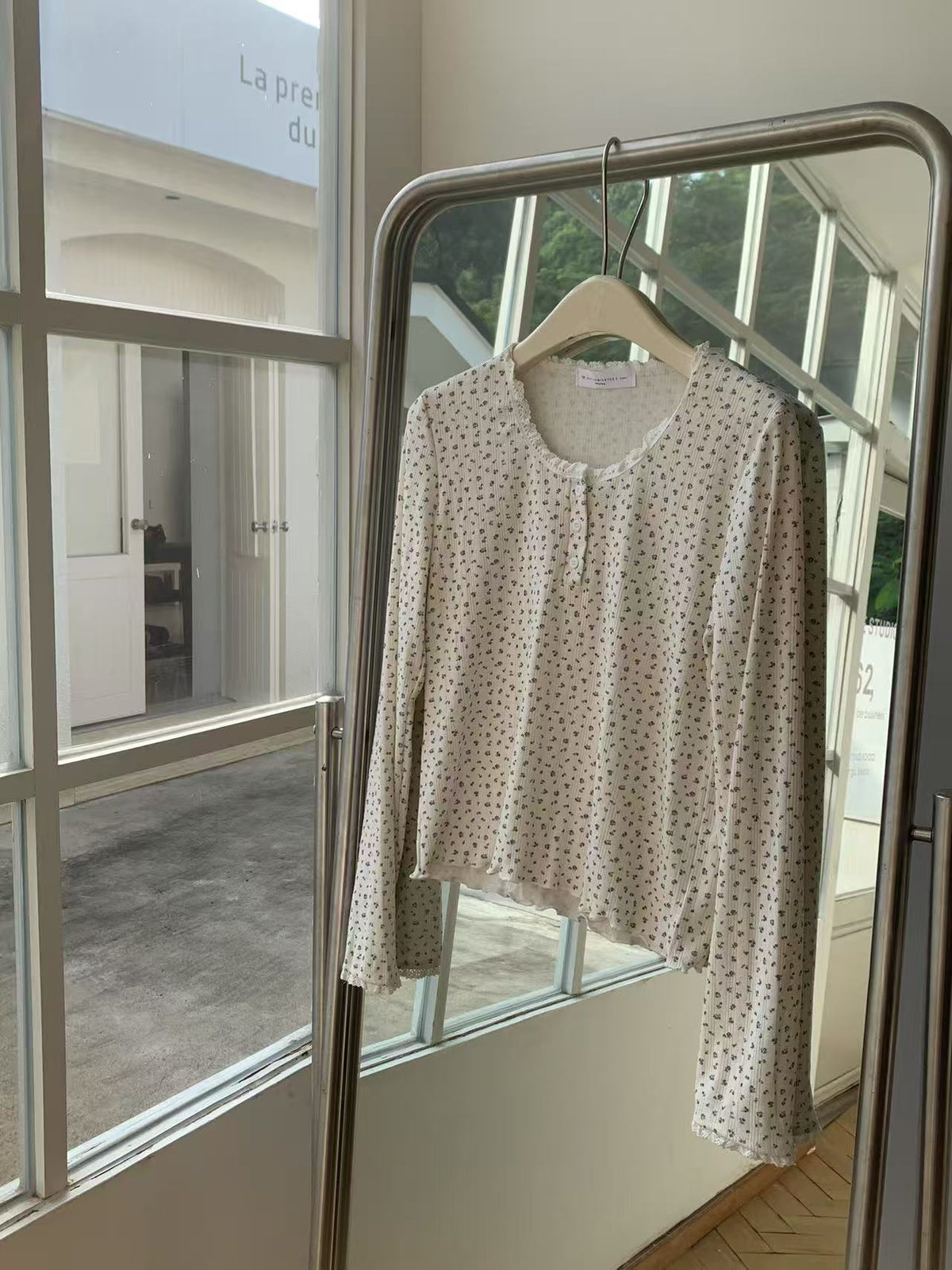 HELLO MILK TEE- 86977 圓領碎花衫