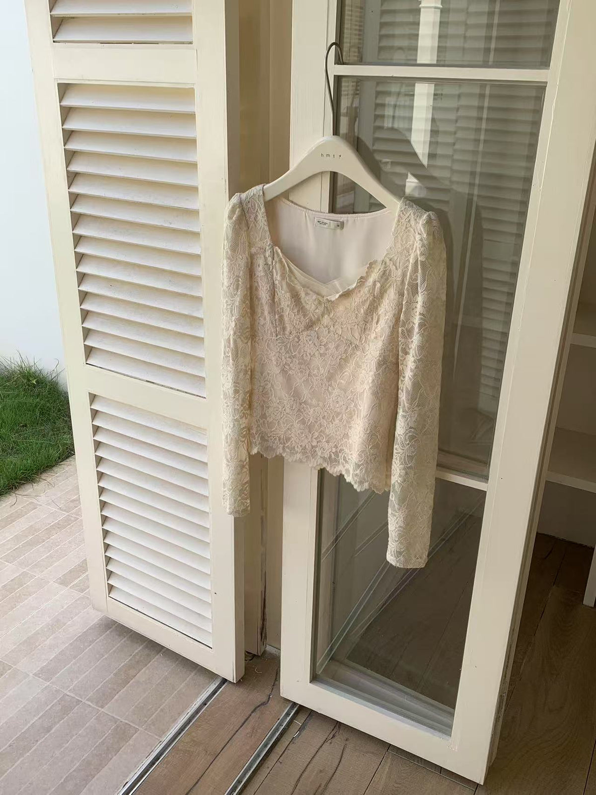 HELLO MILK TEE- 86954 百搭蕾絲衫