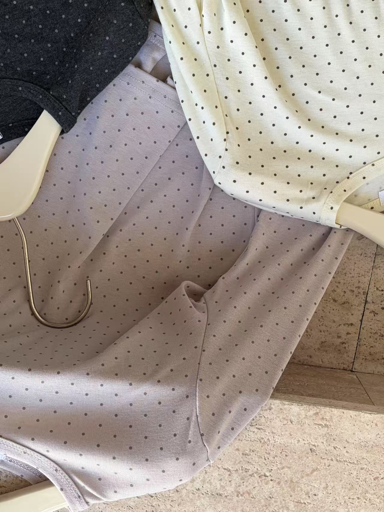 HELLO MILK TEE- 86980 波點上衣