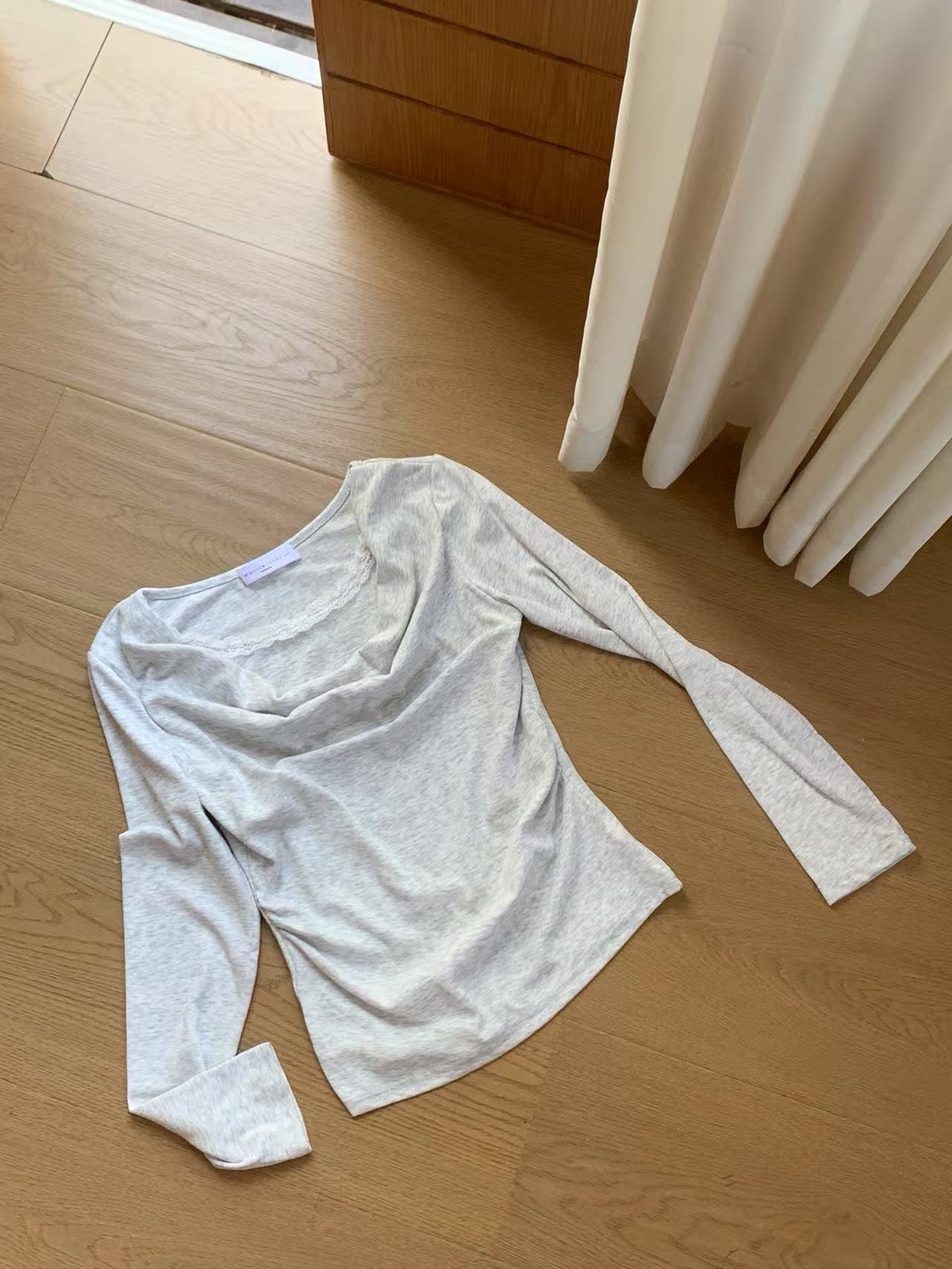 HELLO MILK TEE- 87037 蕾絲蕩領衫