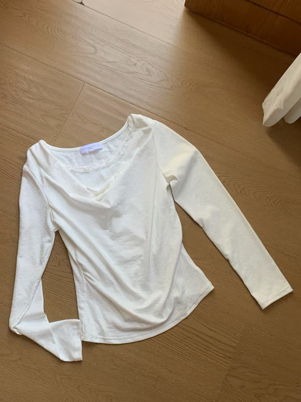 HELLO MILK TEE- 87037 蕾絲蕩領衫