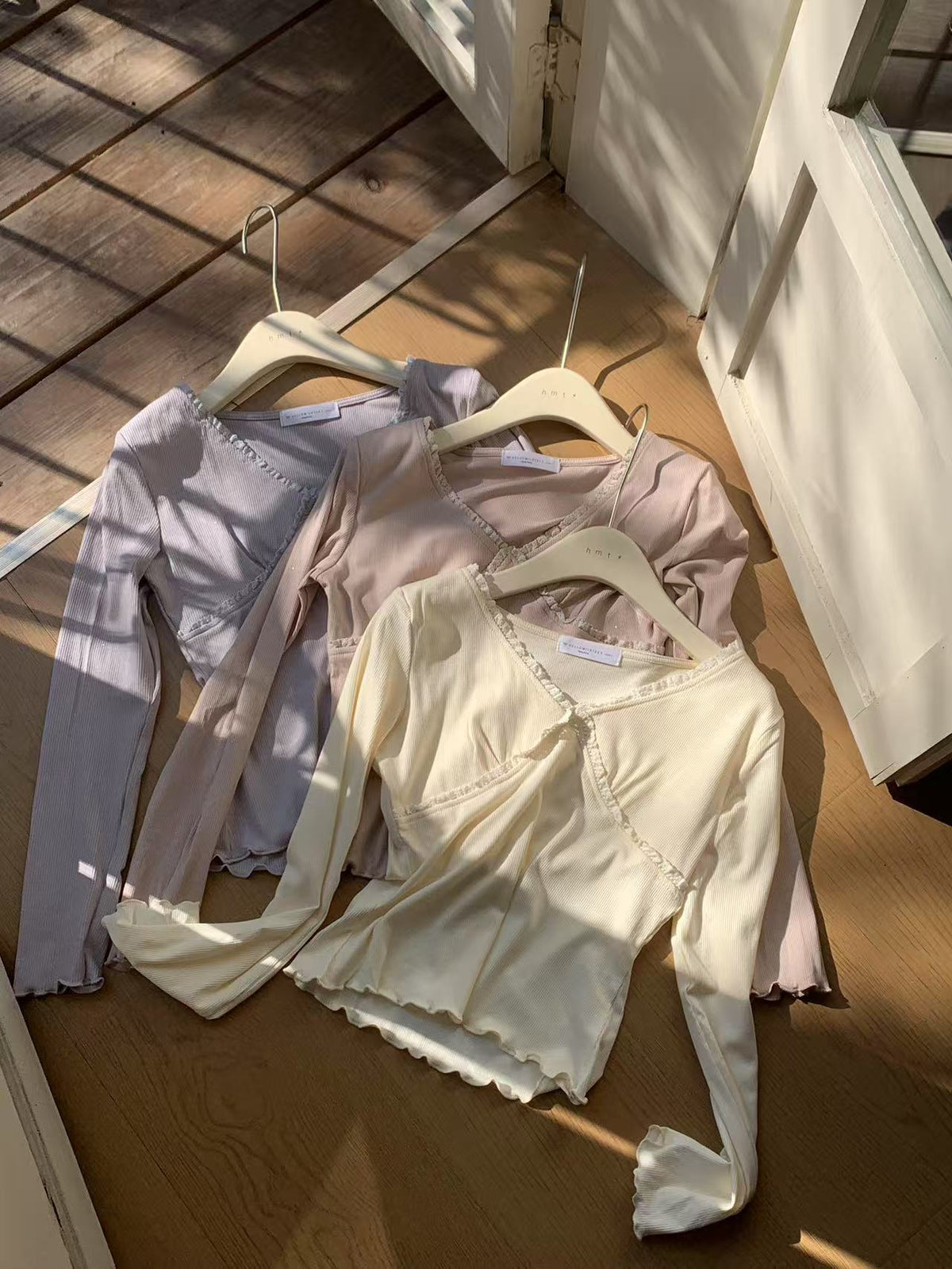 HELLO MILK TEE- 87051 蕾絲邊小衫