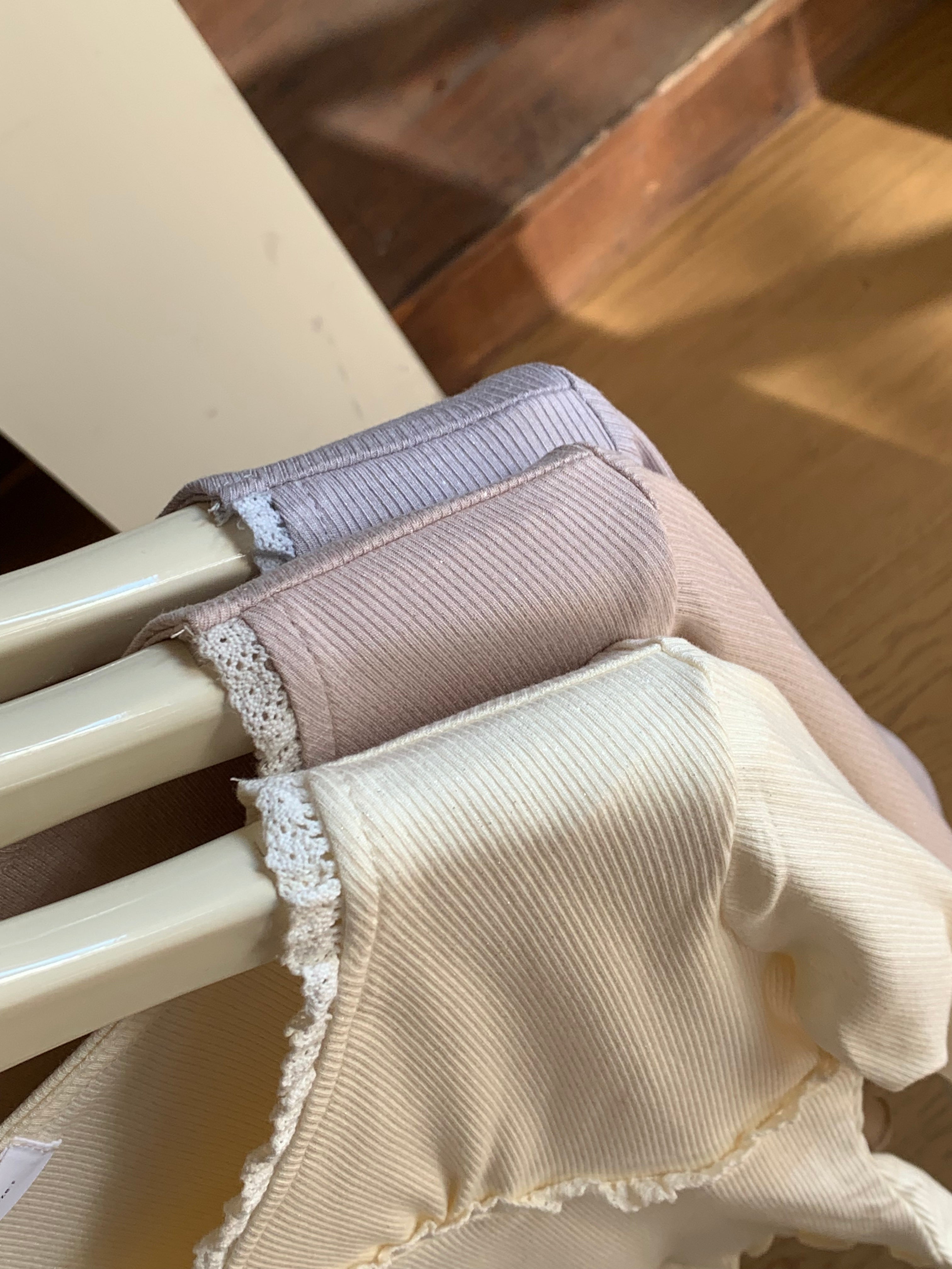 HELLO MILK TEE- 87051 蕾絲邊小衫