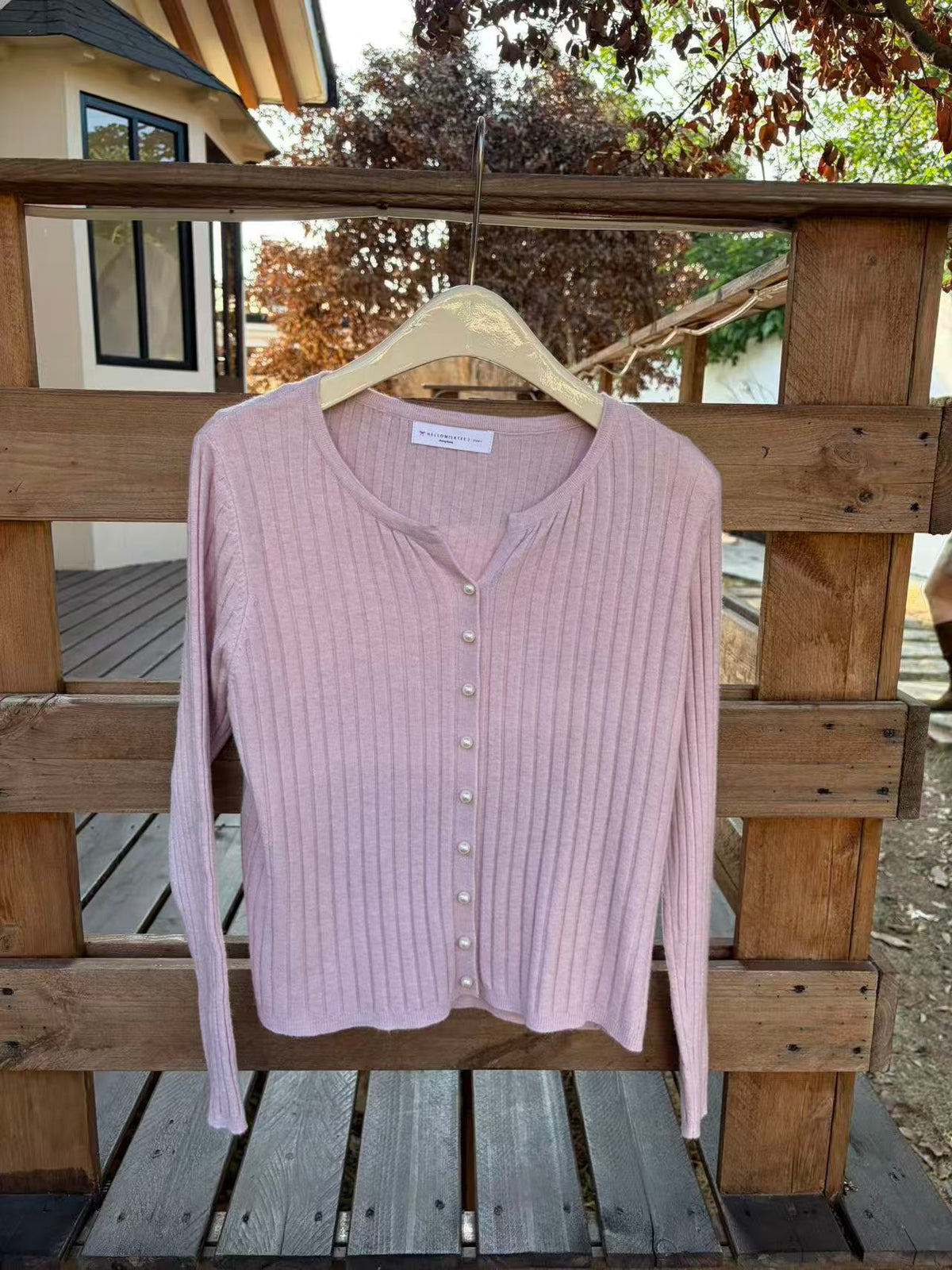 HELLO MILK TEE- 87026 珍珠扣小衫