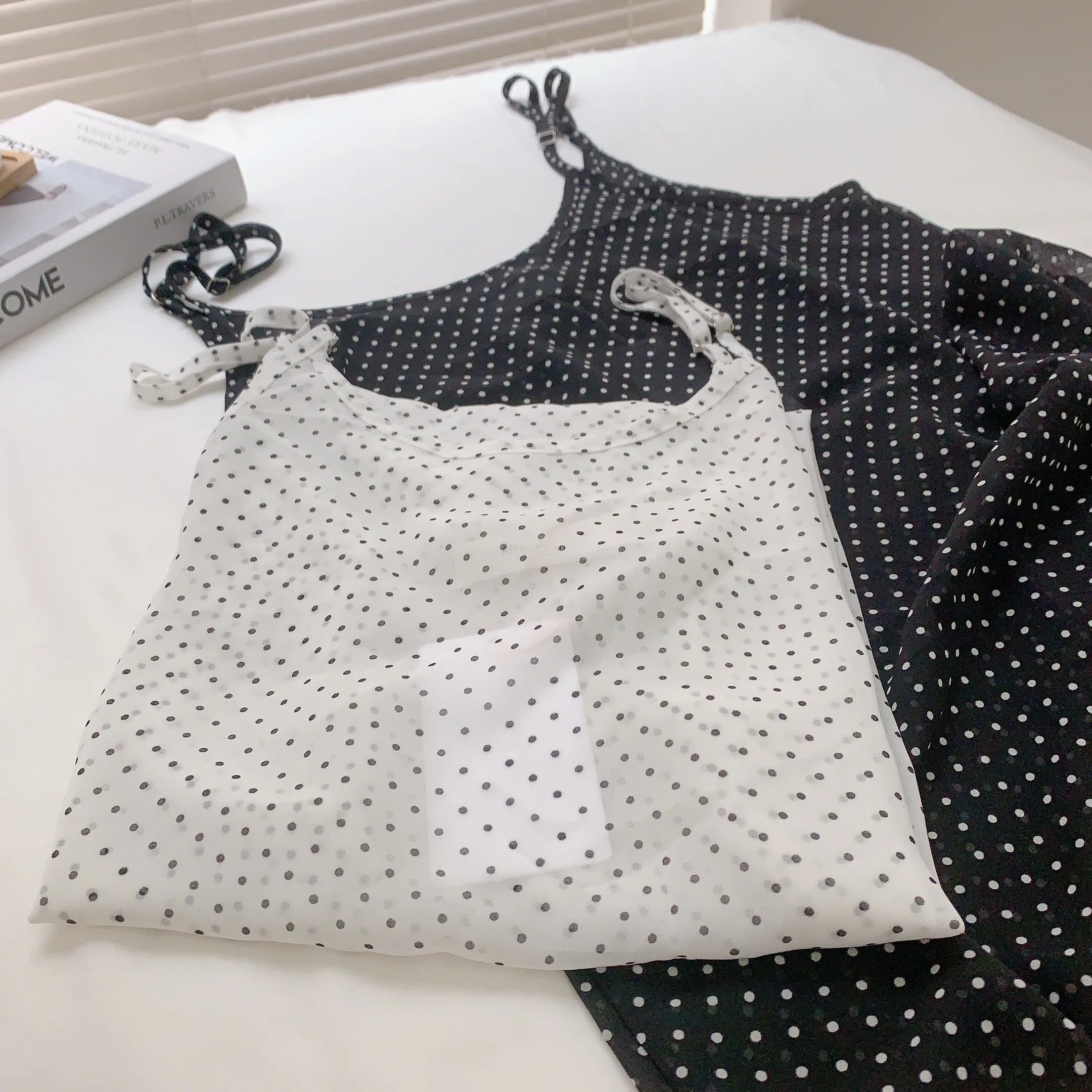 HELLO MILK TEE- 82608 波點吊帶裙