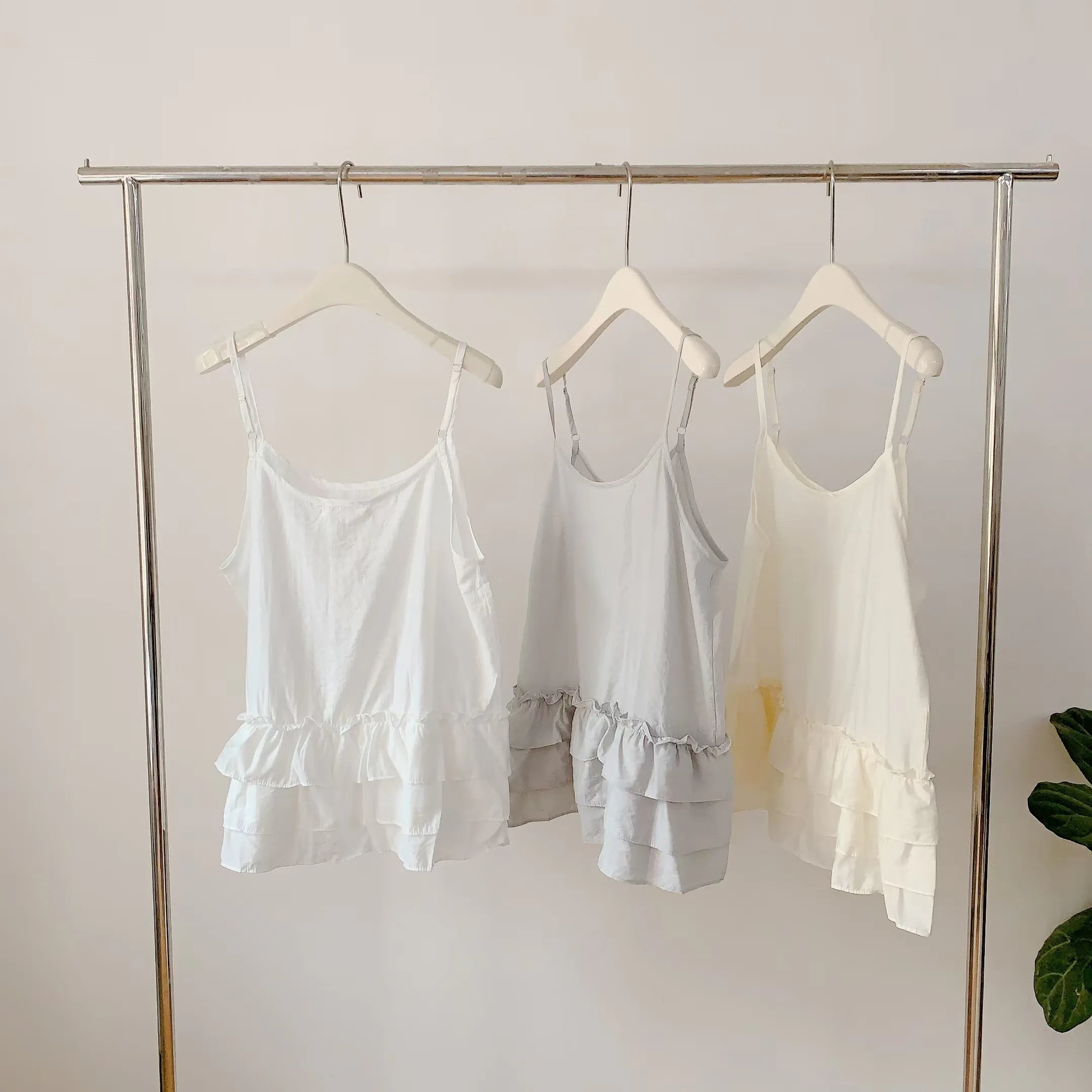 HELLO MILK TEE- 84579 吊帶小衫