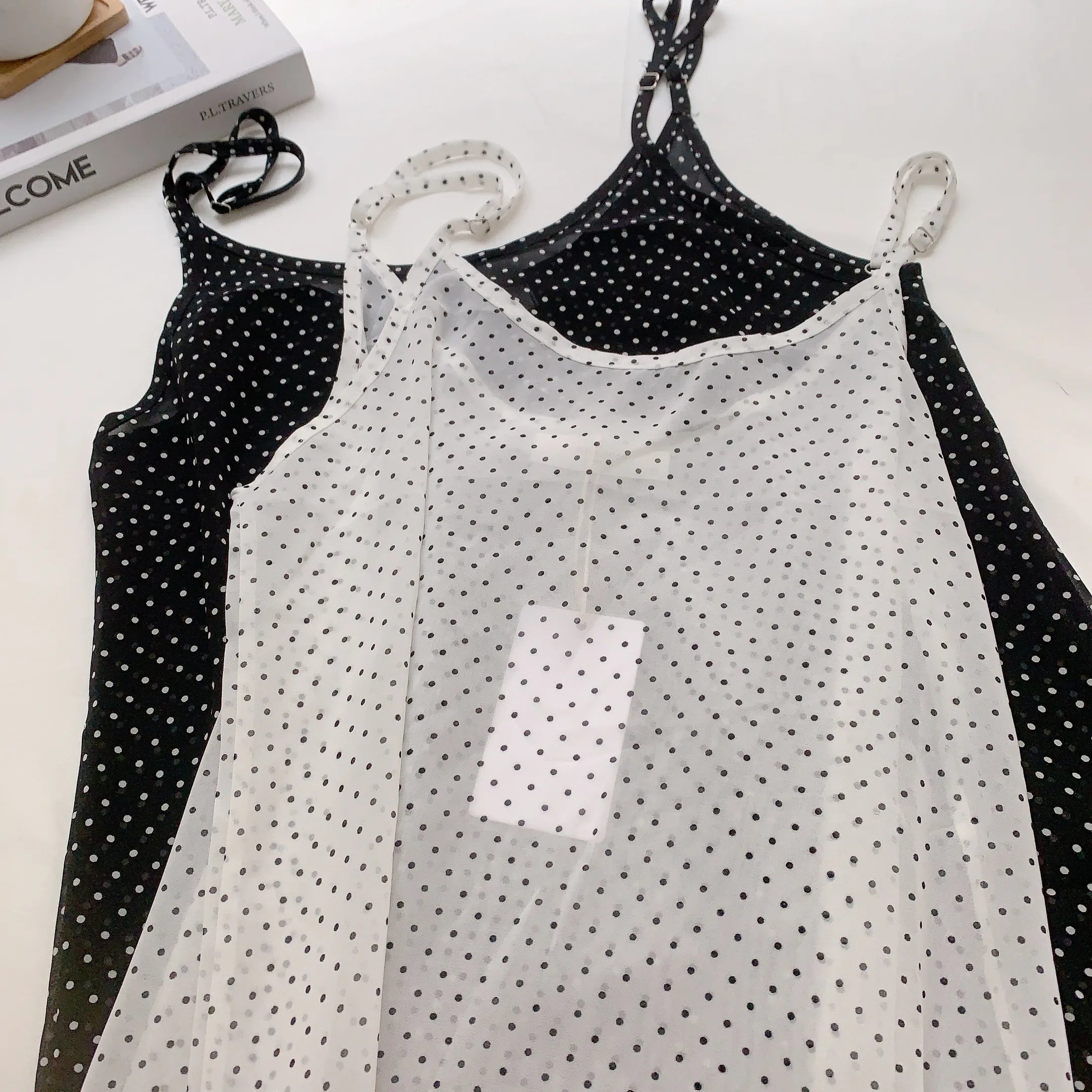 HELLO MILK TEE- 82608 波點吊帶裙
