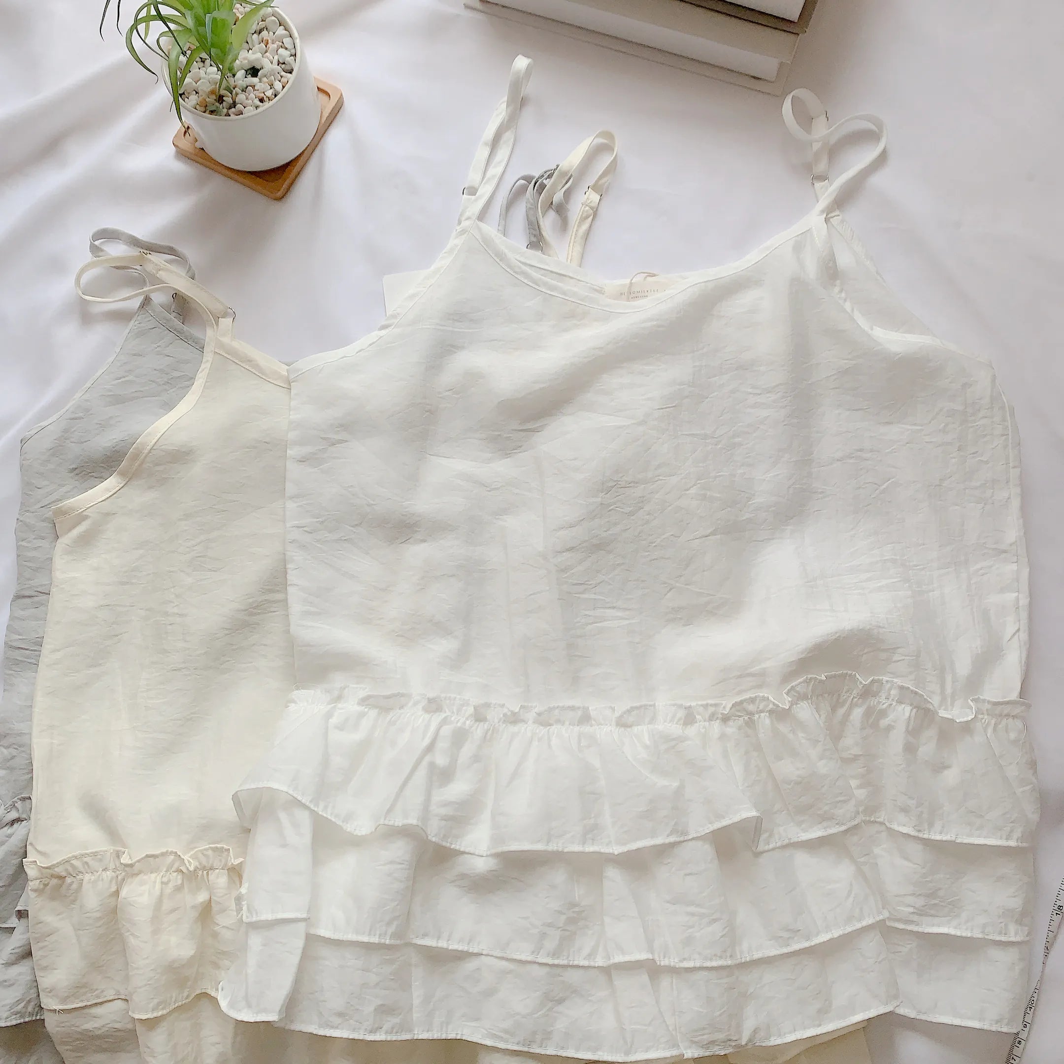 HELLO MILK TEE- 84579 吊帶小衫