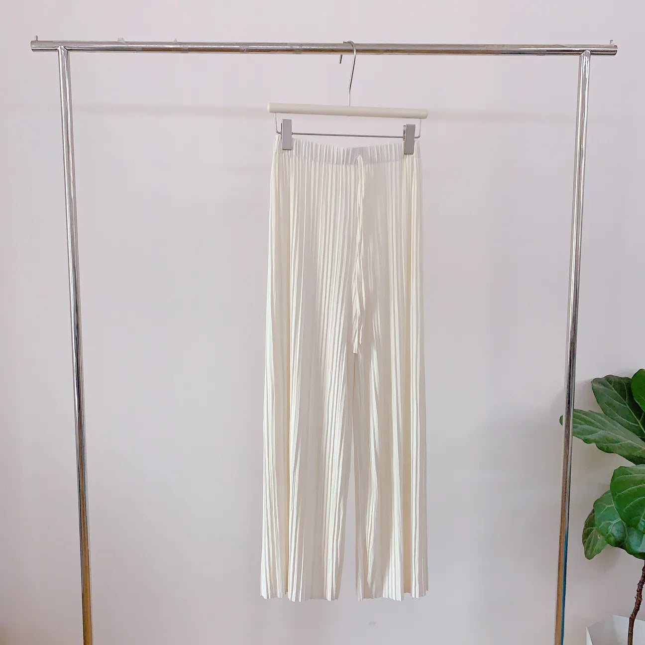 HELLO MILK TEE- 85022 冰絲休閒褲