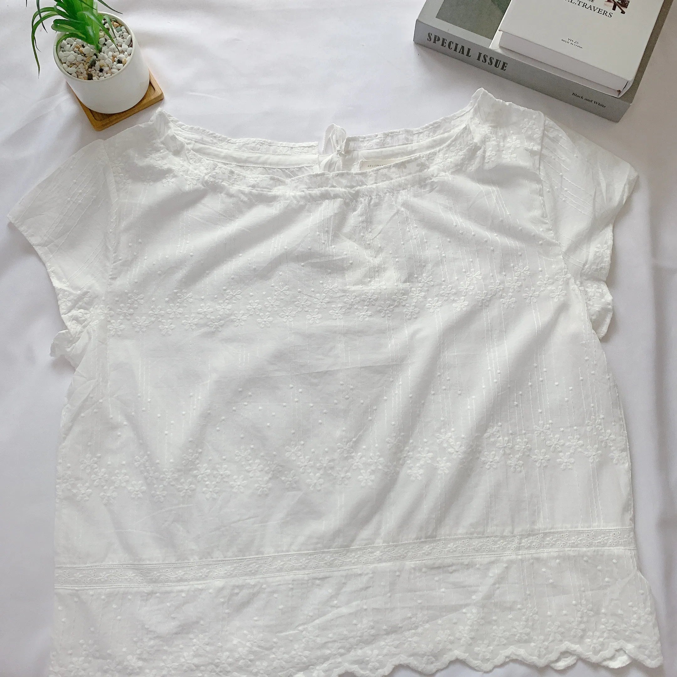 HELLO MILK TEE- 85186 刺繡花邊衫
