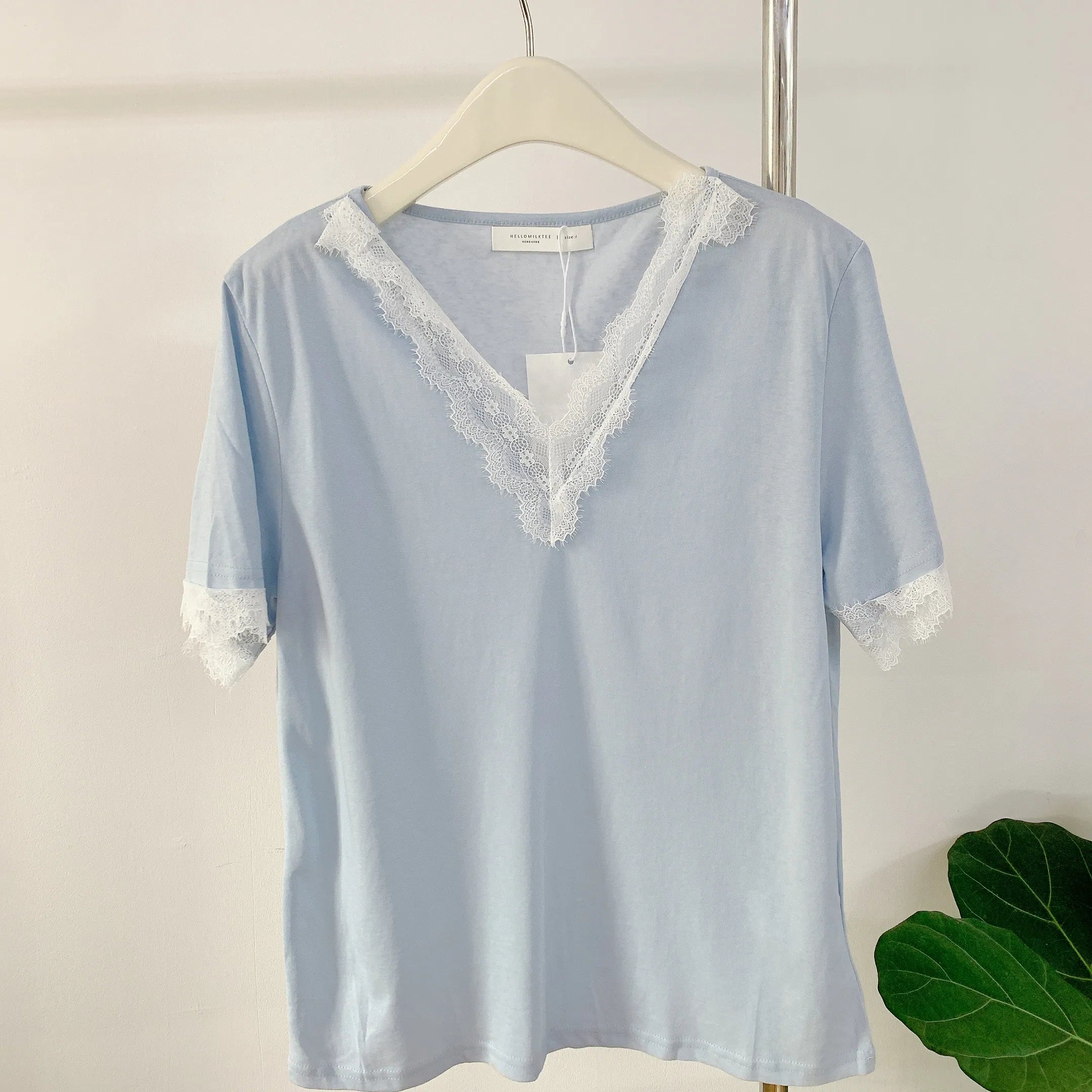 HELLO MILK TEE-85212 V領花邊衫