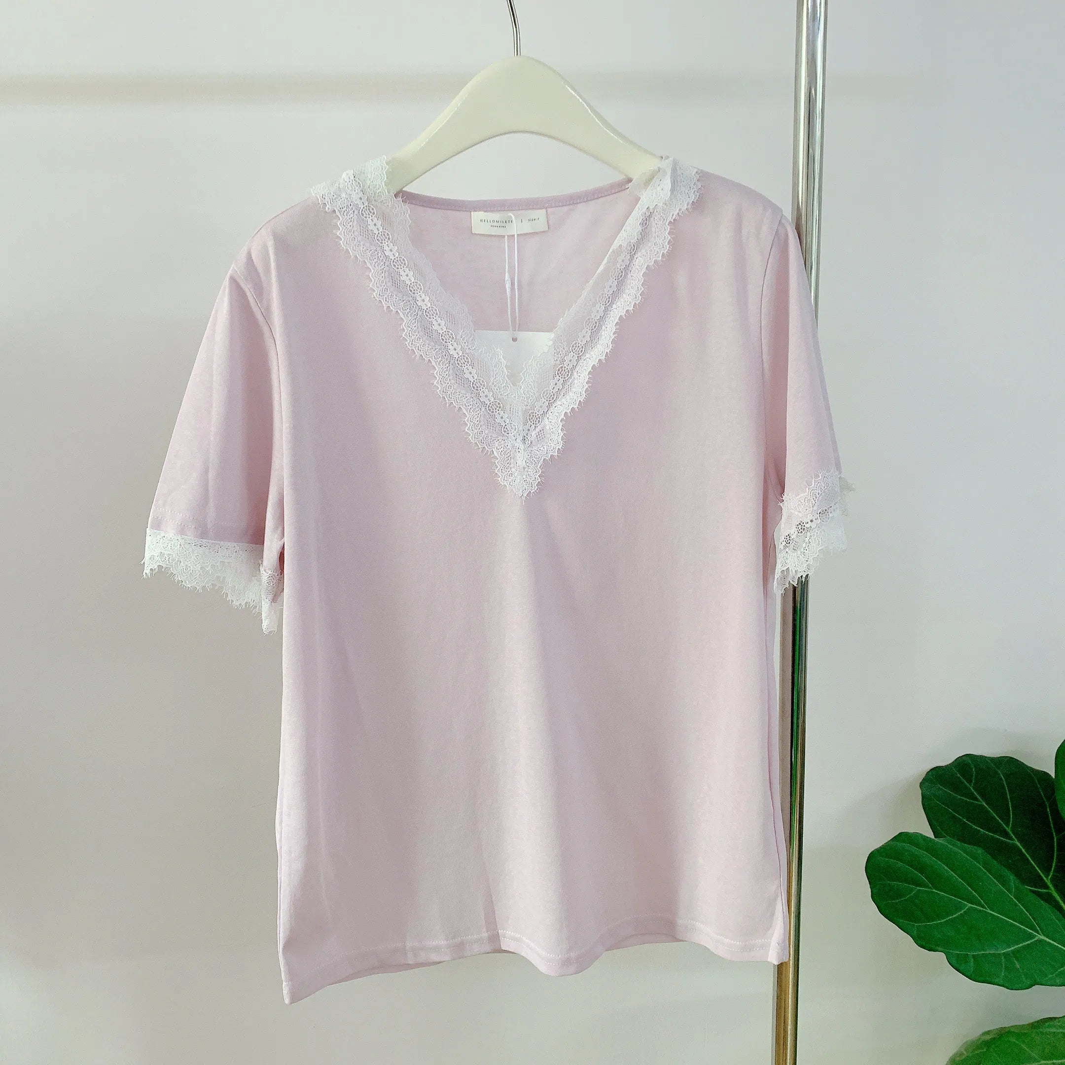 HELLO MILK TEE-85212 V領花邊衫