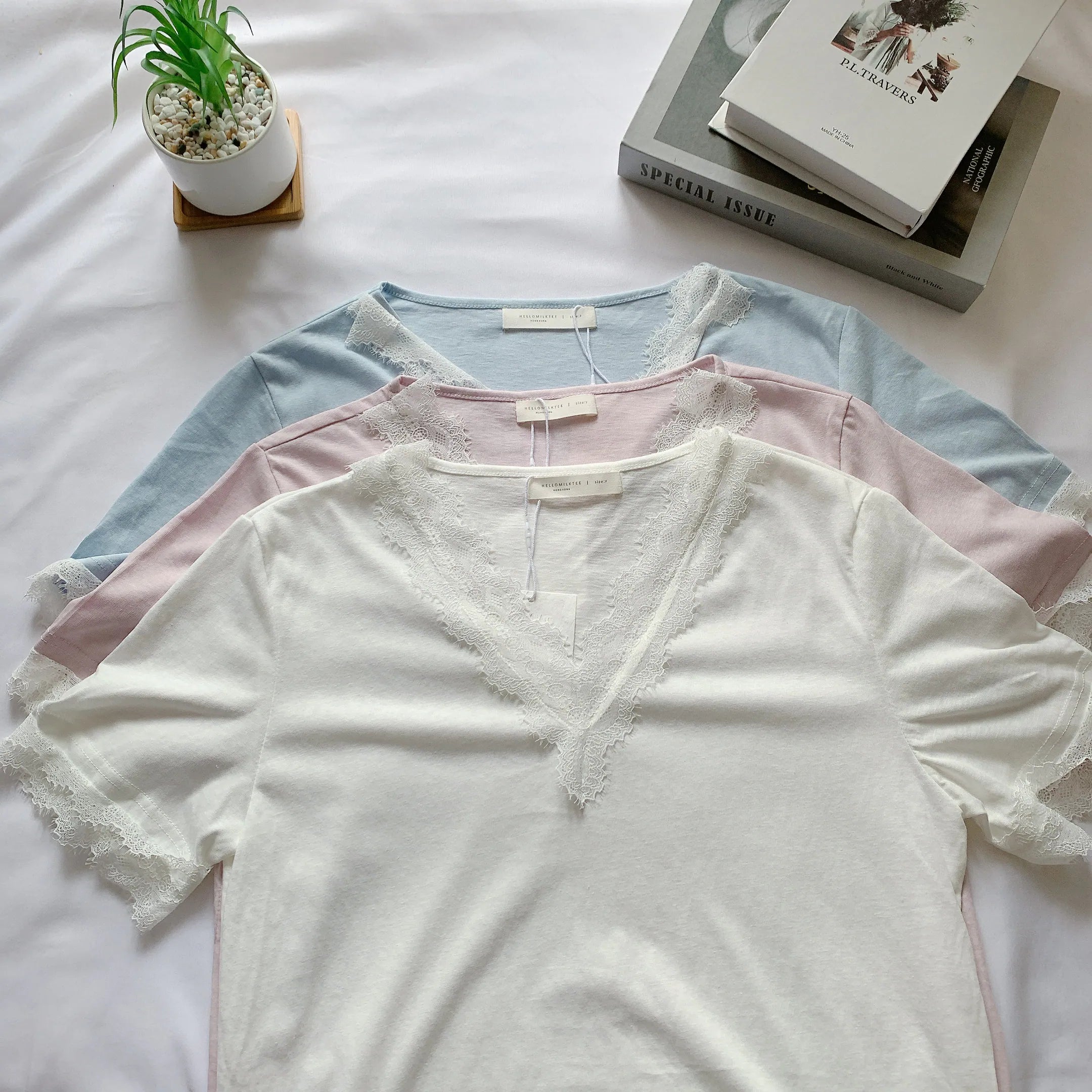 HELLO MILK TEE-85212 V領花邊衫