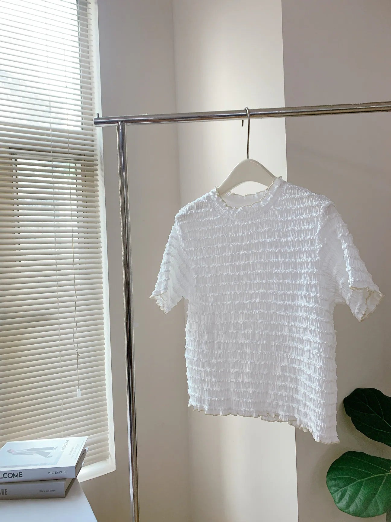 HELLO MILK TEE- 85302 花邊短袖