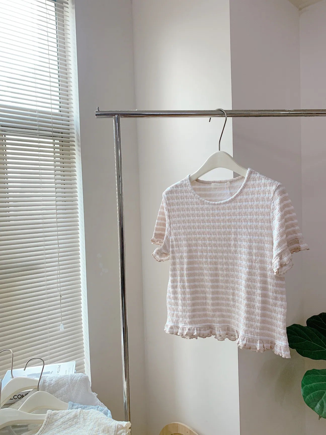 HELLO MILK TEE- 85307 條紋上衣