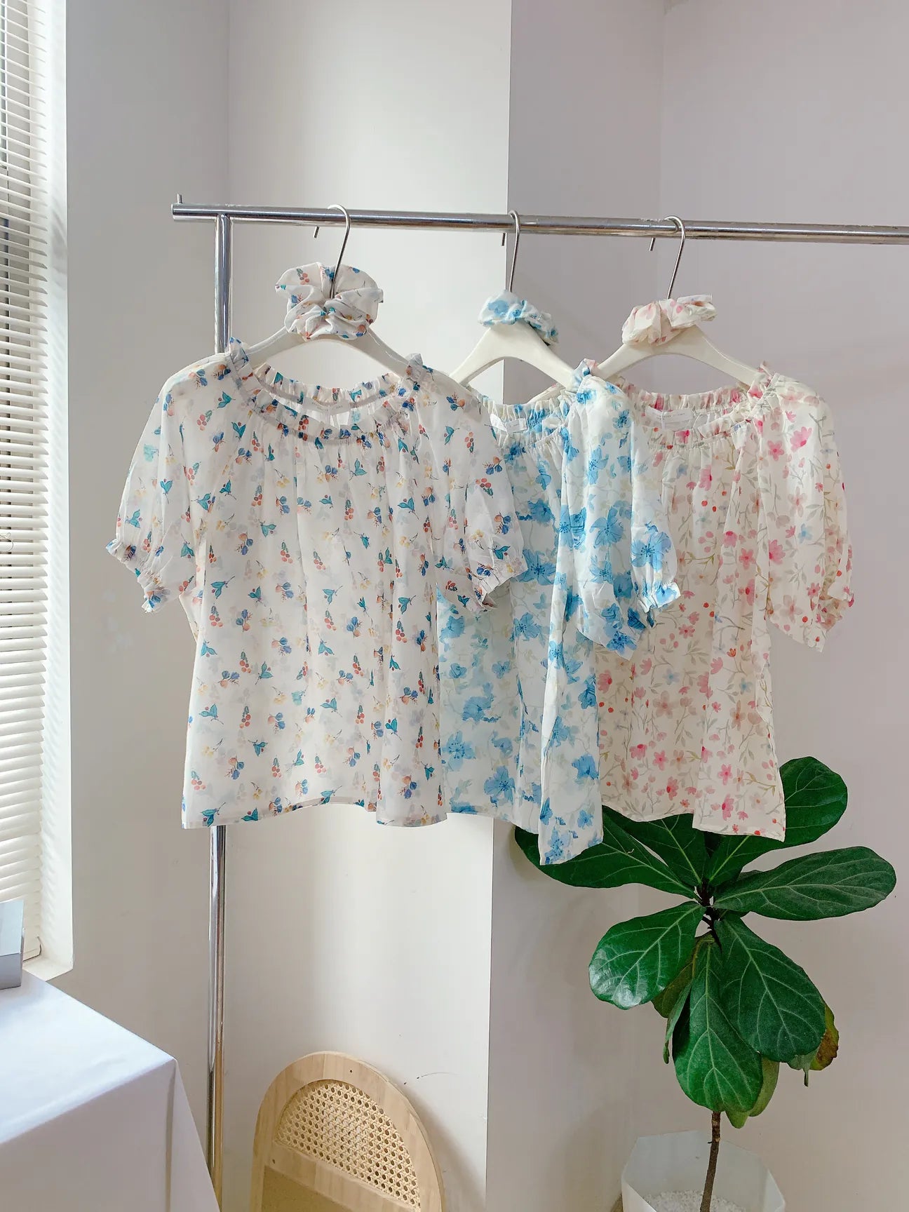 HELLO MILK TEE- 85246 碎花上衣