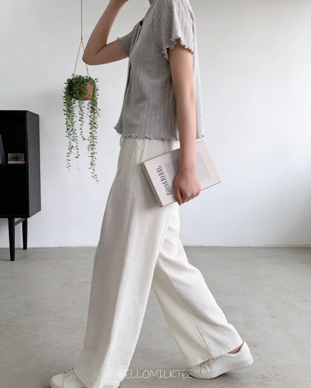 HELLO MILK TEE- 86155 心口小蝴蝶結上衣