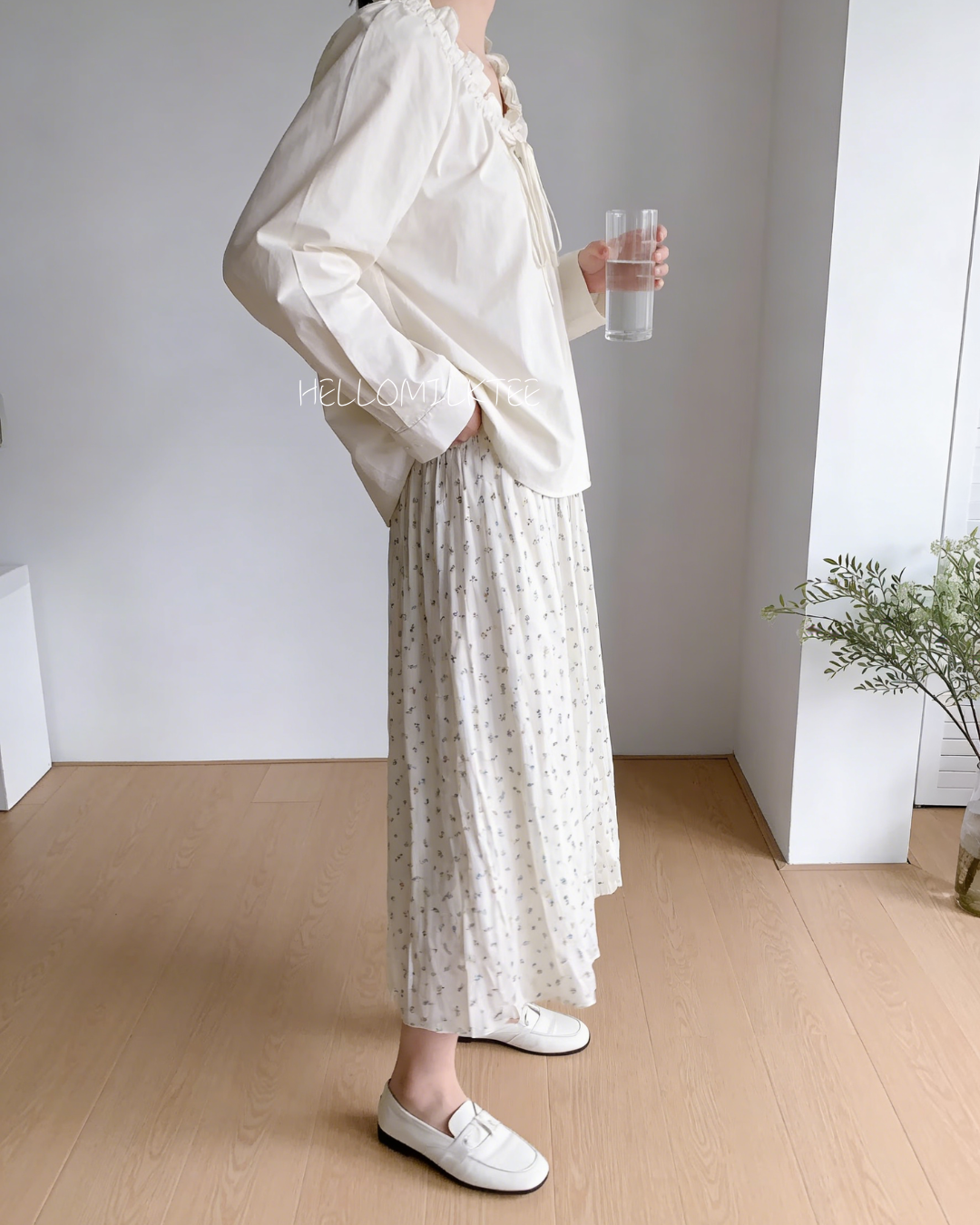 HELLO MILK TEE- 86116 V領小衫