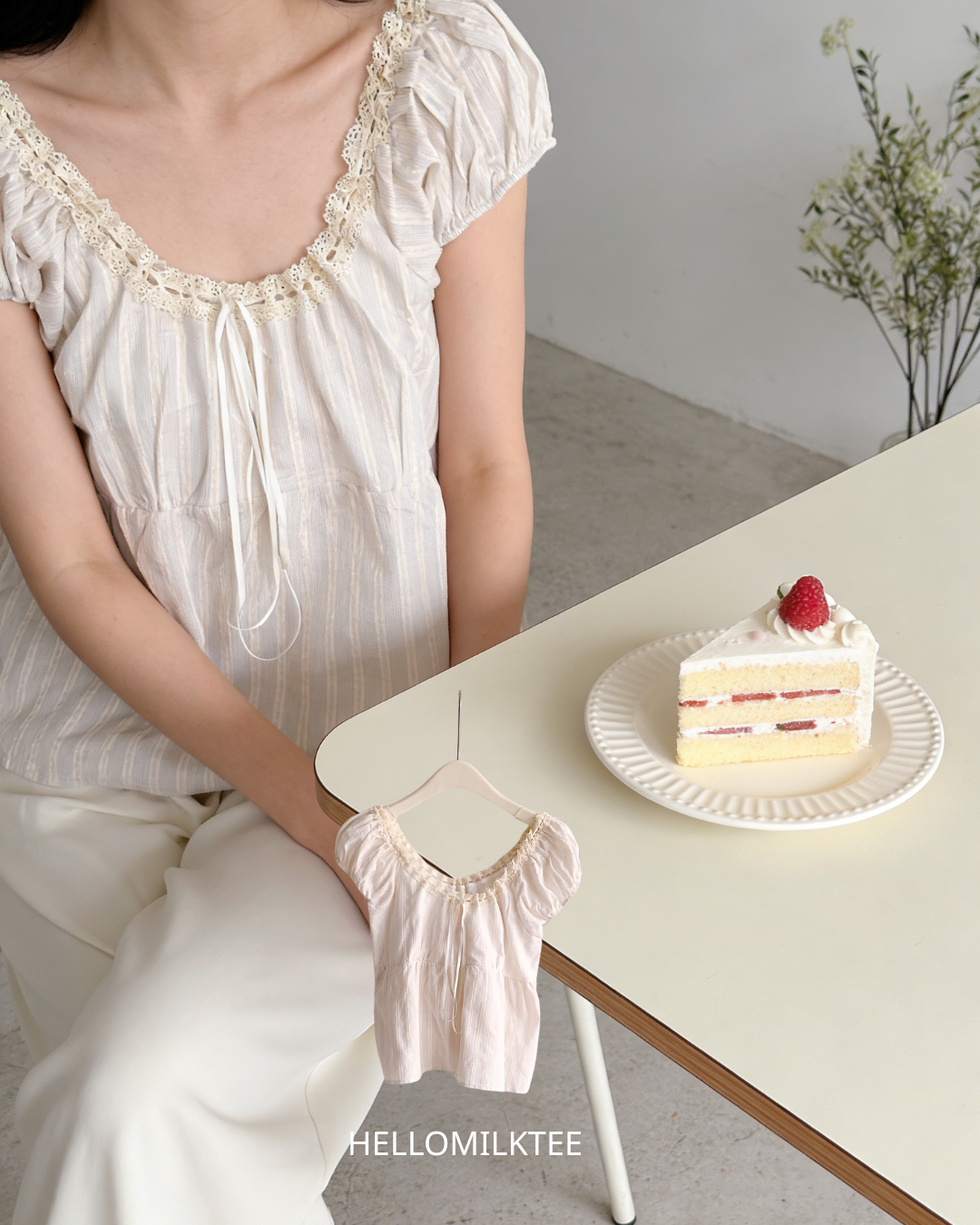 HELLO MILK TEE- 86261  泡泡袖小衫