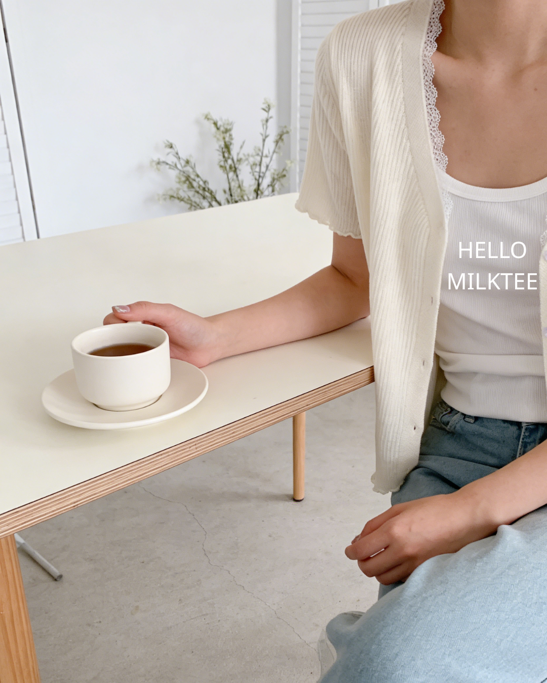 HELLO MILK TEE- 86298 花形扣短袖針織衫