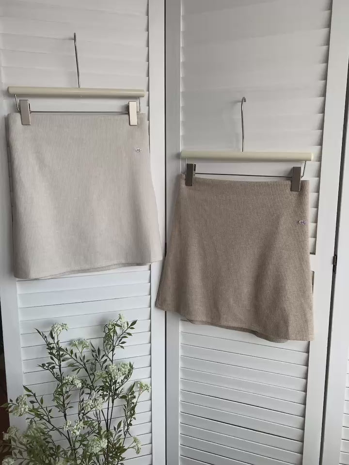 HELLO MILK TEE- 85474 簡約短裙