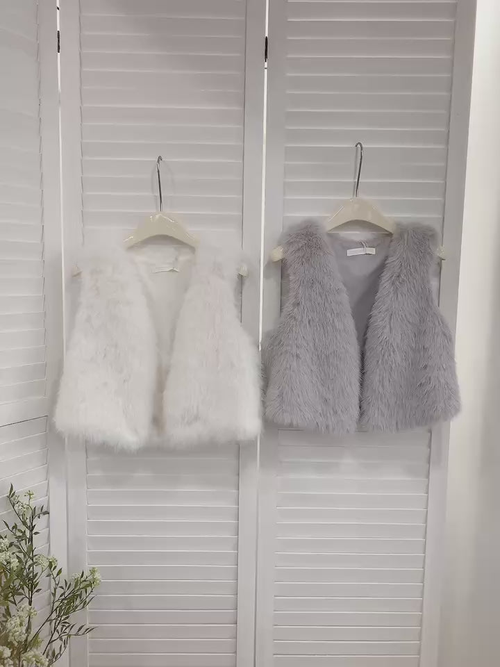 HELLO MILK TEE- 85696 毛絨馬甲