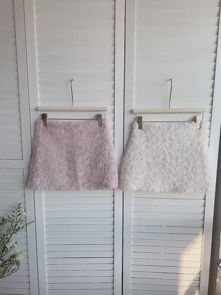 HELLO MILK TEE- 85717 毛絨短裙