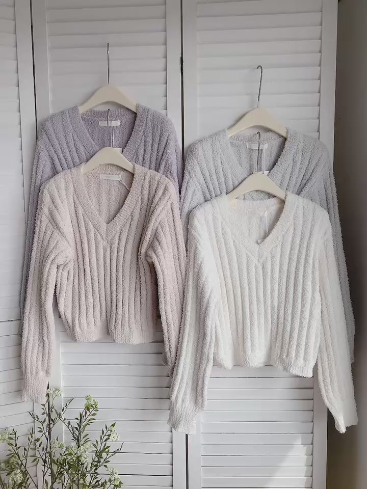 HELLO MILK TEE- 85703 V領毛衣